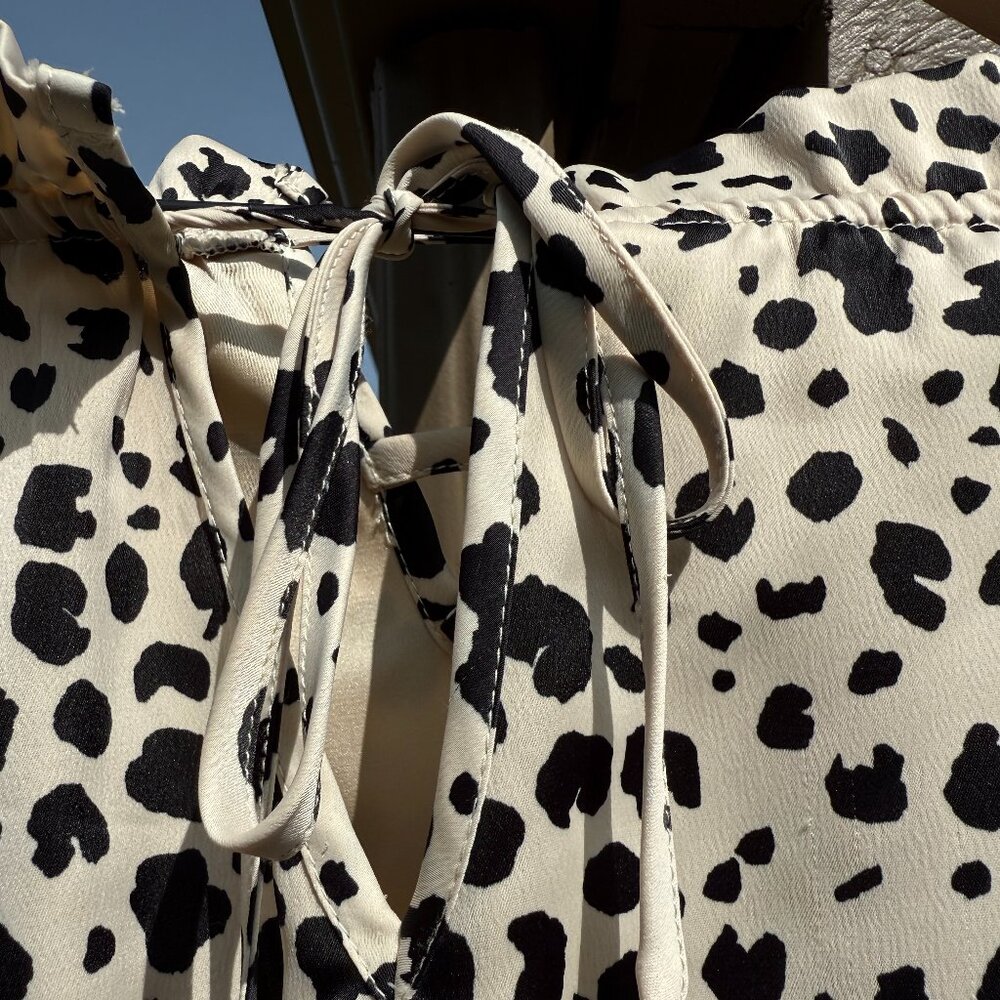 EUC Beach Bunny Off-Shoulder 3/4 Sleeve Tanner Leopard Romper - Picture 12 of 15